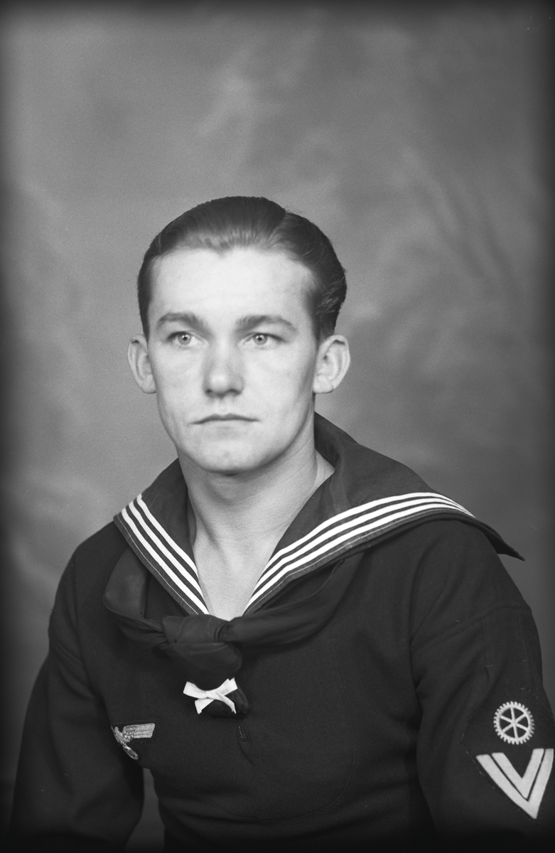 Portrett av tysk soldat. Bestillers navn: Alfons Pongratz. Kriegsmarine. 6 postkort.