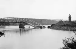 Brua over elva Vorma i Sundet - kommunesenteret i Eidsvoll p