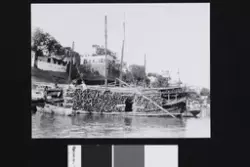 Båt med brensel, Ganges, Benares. Fotografier tatt i forbind