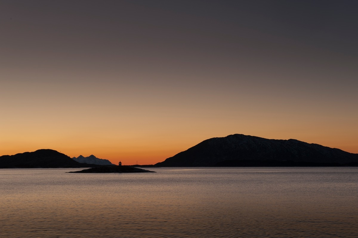 Fyrlykt utenfor Skarstad i Efjord.  Foto: Harald Harnang.