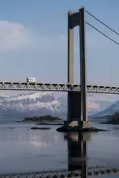 Efjord: Kjerringvikstraumen bru, lengst og nordligst, har en
