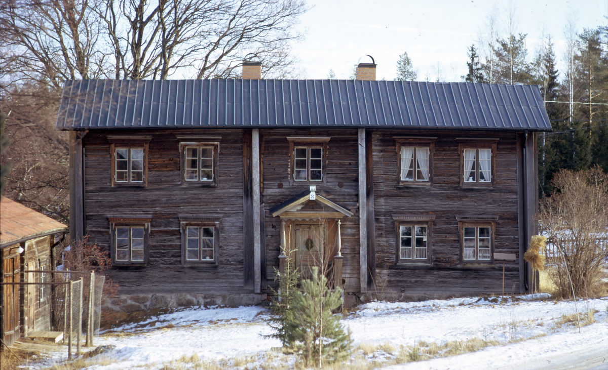 Foto av huvudbyggnad på gården Storsveden, Grans, Nordanå.