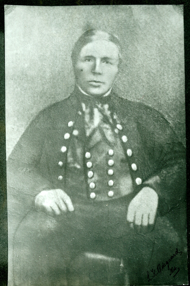 Knut Chr.Thoen også kalt &quot¤Toingen&quot¤ Kjent spillemann fra Nes, døde i 1872.

