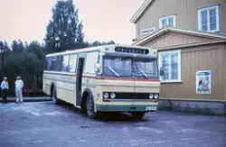 Volvo rutebil med kjennemerke ND 31106 tilhørende Drangedal 