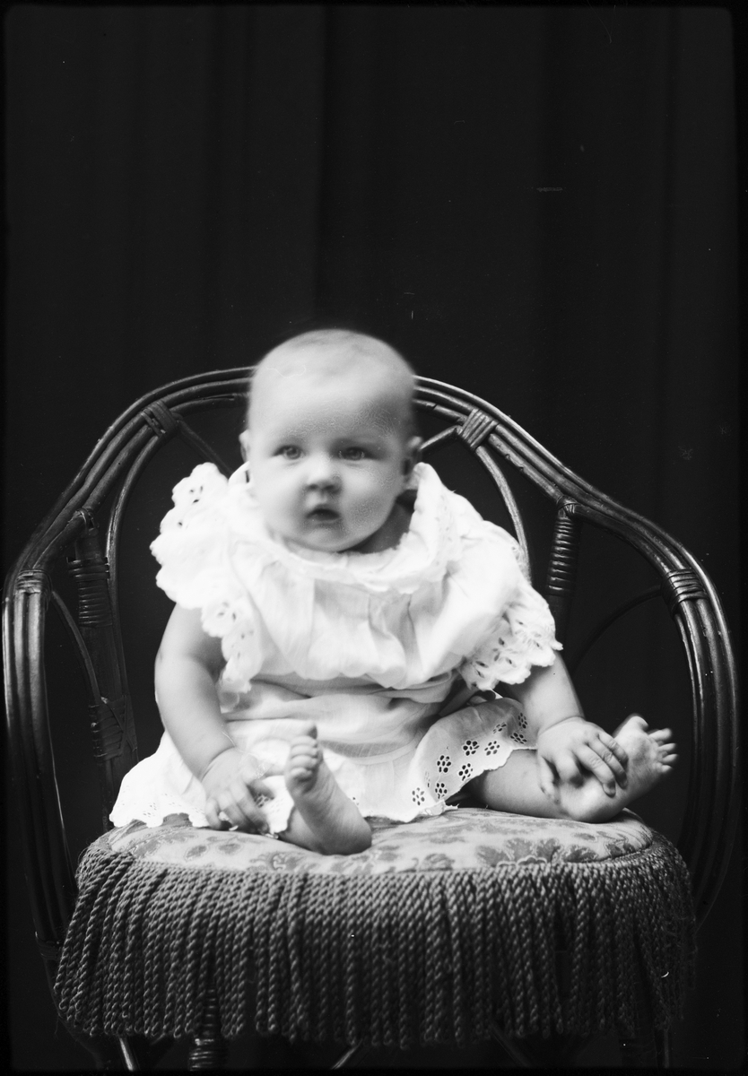 Ateljéporträtt - spädbarn, Alunda, Uppland