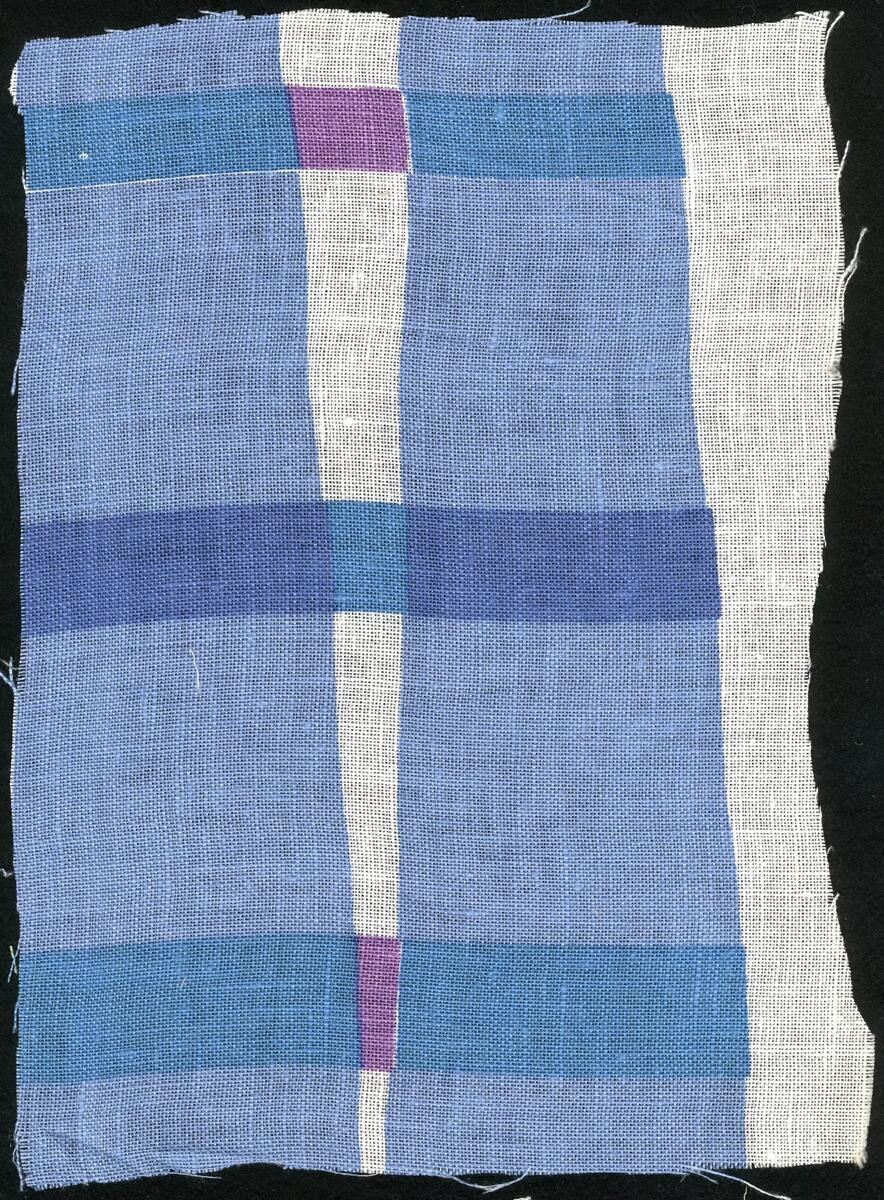 Fem textilprover i olika färgställningar. Sick-sackmönster genomskuret av diagonala ränder i varierande tjocklek.