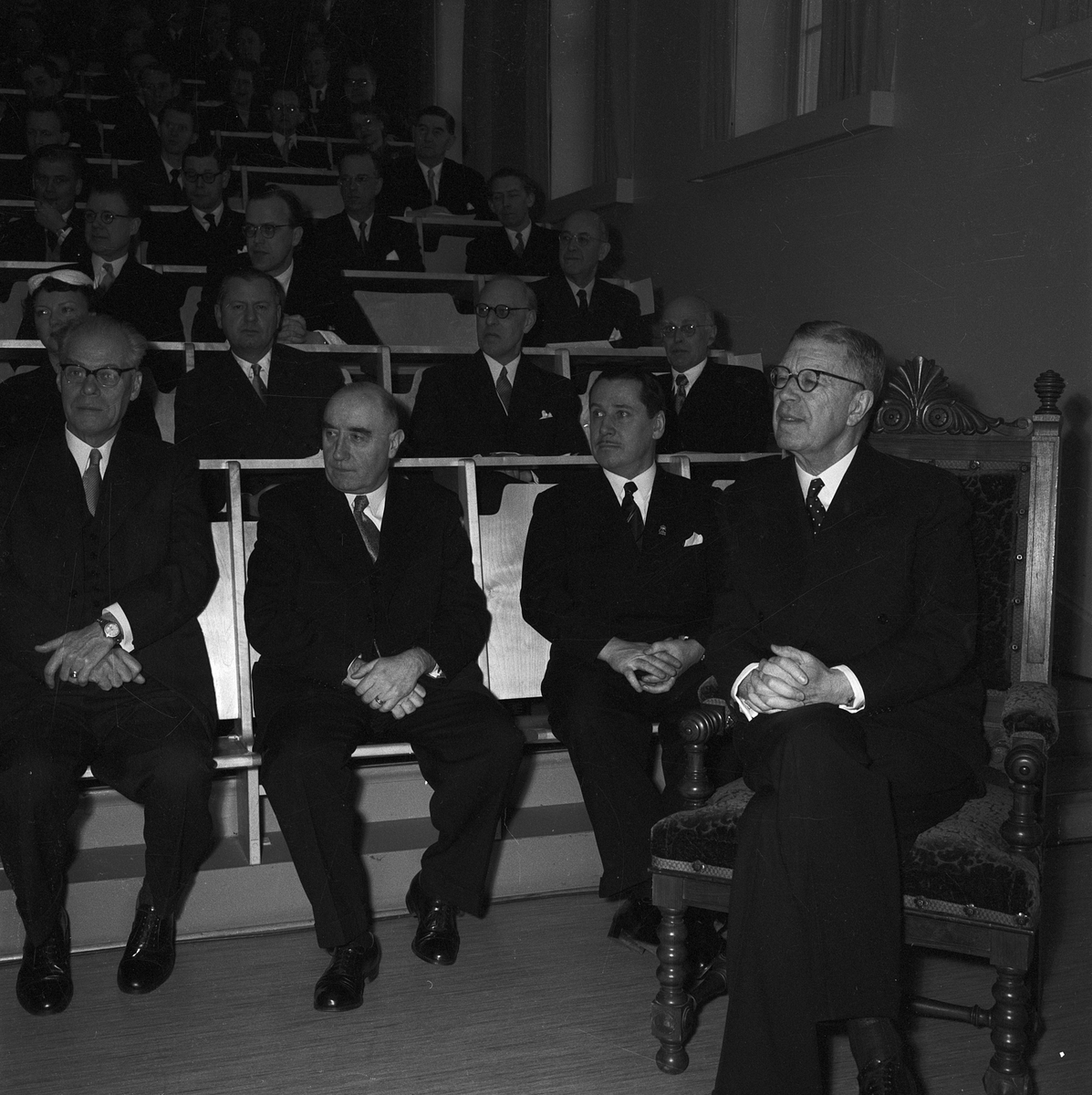Konung Gustav VI Adolf bevistar en föreläsning, Uppsala 1955