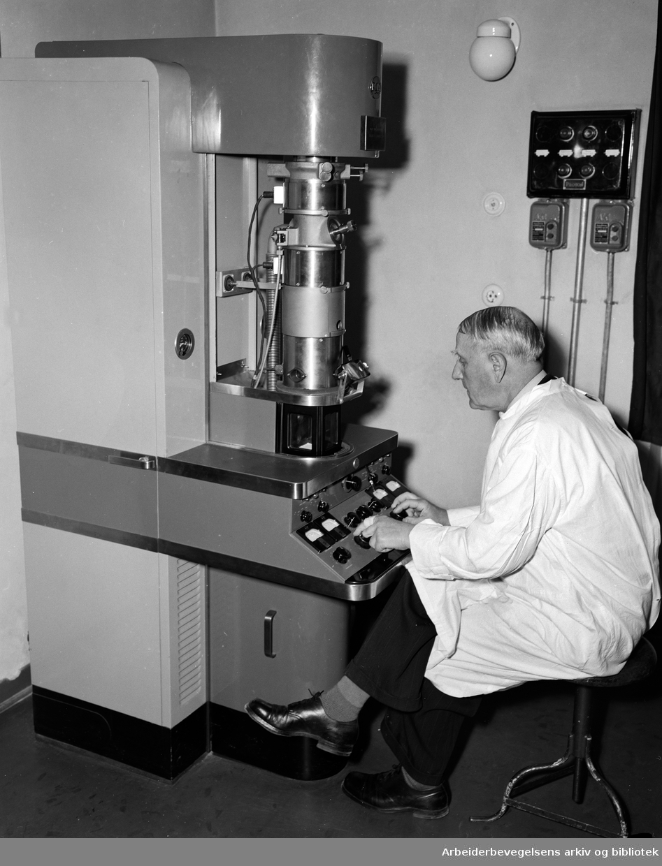 Professor Theodor Thjøtta (1885-1955). Bakteriologisk Institutt. Juni 1951.