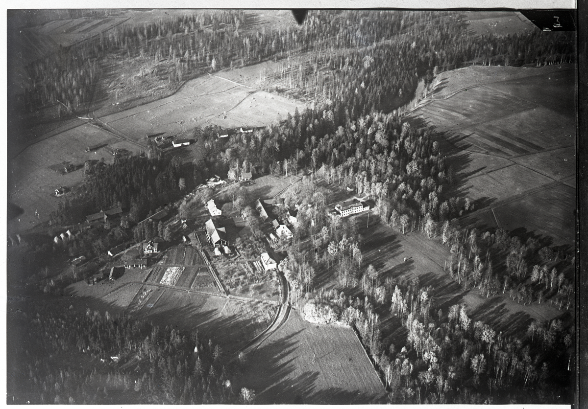 Flygbild över Bernshammars herrgård.