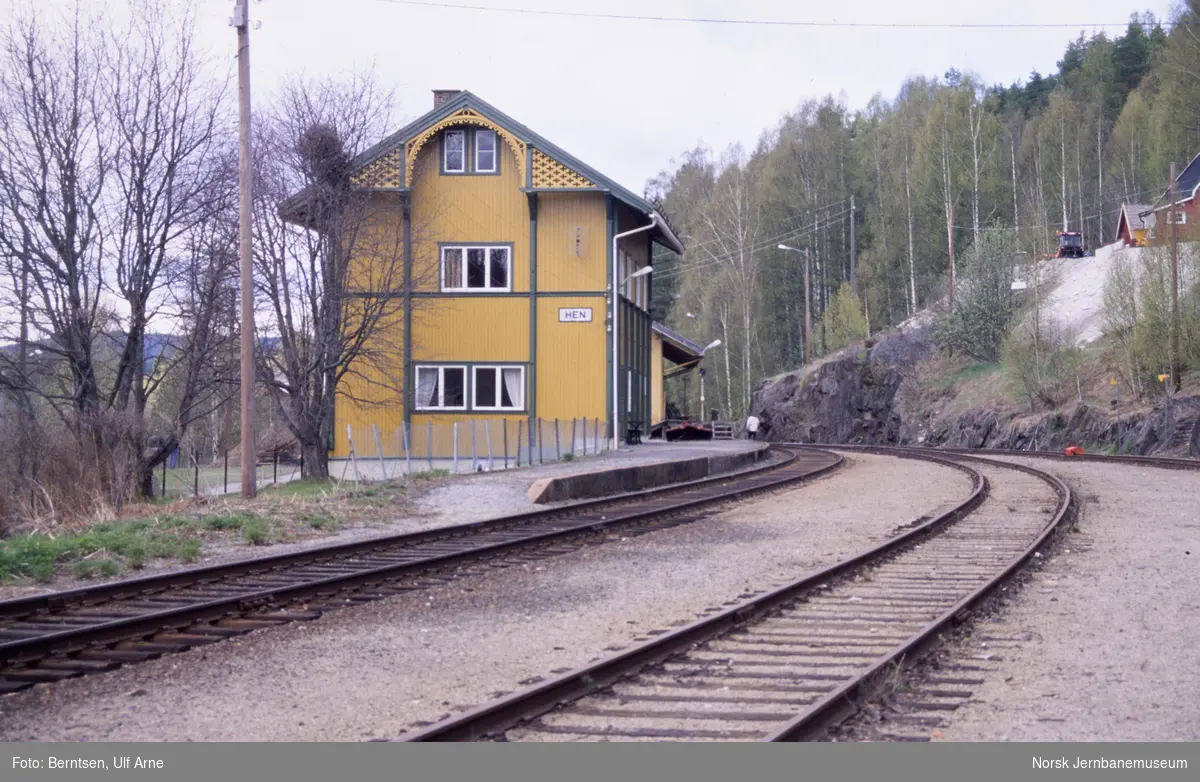 Hen stasjon på Randsfjordbanen