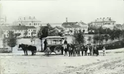 Hesteomnibussen ved Ilevollen ca 1899 (kopi)
