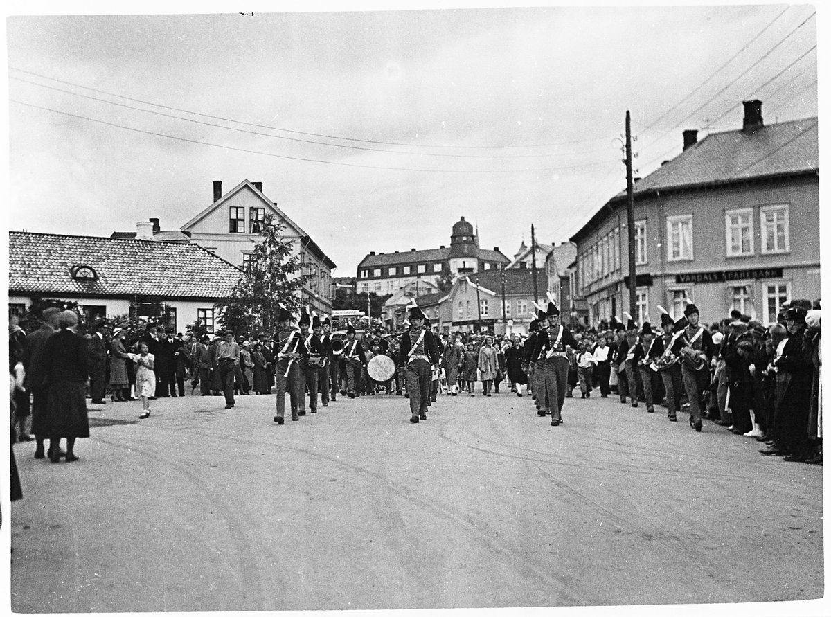 Midtsommerfesten ble feiret med opptog i Gjøviks gater.