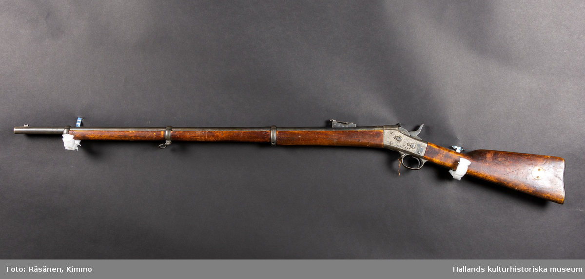 Remingtongevär med bajonett. 1867 års modell tillverkad år 1873. Ett skarpskyttegevär med centraltändning. Bajonetten tillhör Vredesgeväret.