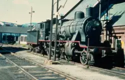 Utrangert damplokomotiv 24b 222 ved verkstedet på Sundland i
