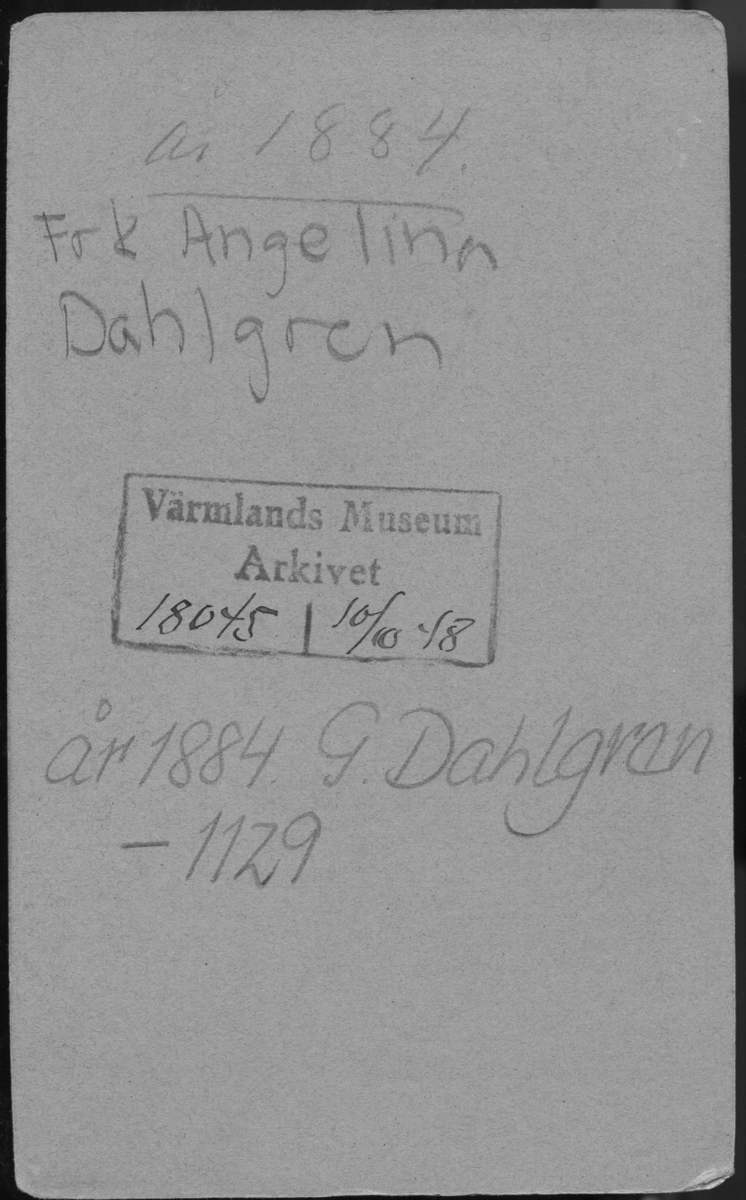 På kuvertet står följande information sammanställd vid museets första genomgång av materialet: Frk. Angelina Dahlgren
