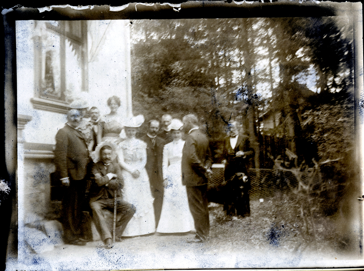 Gruppebilde 1900 (avfotografering av innrammet bilde).
Bilde er fra fotoalbum GM.036887.