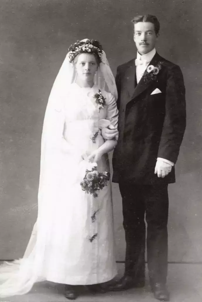 Viktor Pettersson och Helga Pettersson (f Gustafsson). Bröllopsfoto 1913