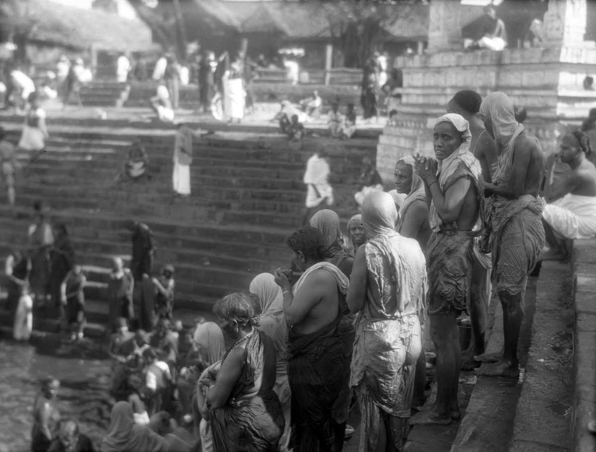 Enker i Mahamaham tank, Kumbakonam. Fotografi tatt i forbindelse med Elisabeth Meyers reise til India 1932-33.