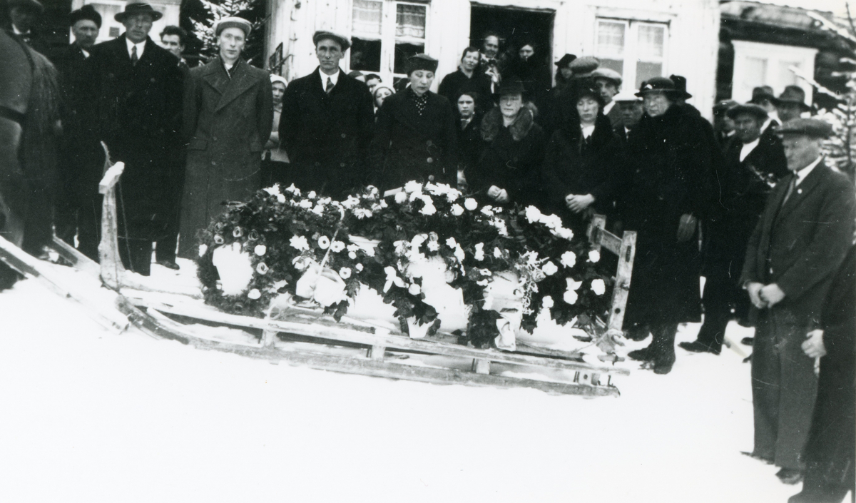 Gravferd.
Gravferdsdagen etter Kristi Rudningen 18.03.1939