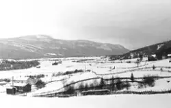 Utsikt over Øvre Rendalen vinteren 1937. Fotografiet er tatt