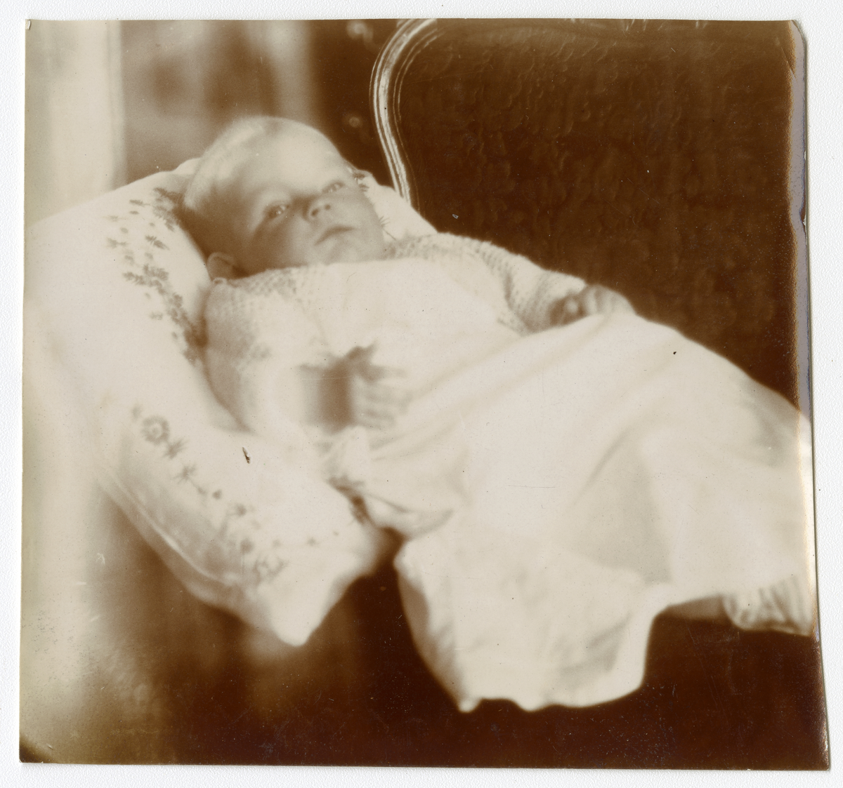 Spedbarn liggeri stol i 1912. Niels Frederik Aall som baby