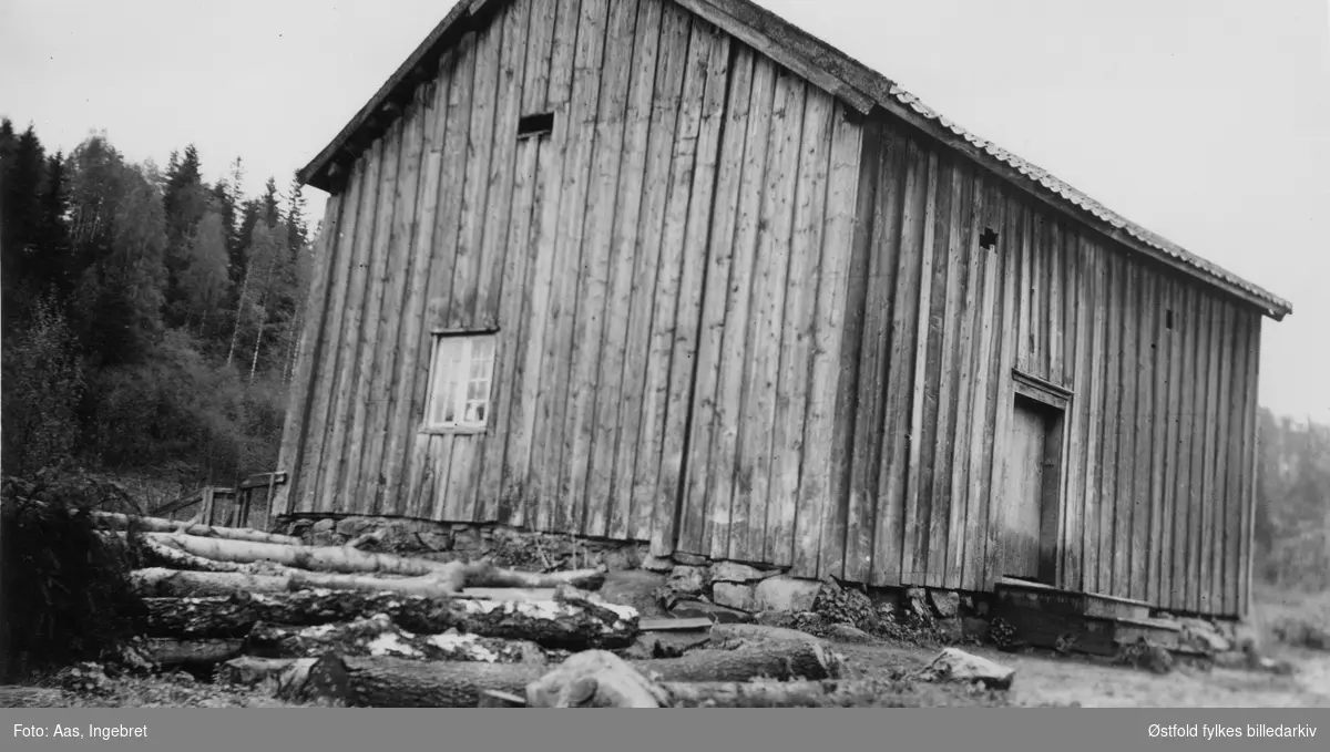 Gården Heden i nordre Varteig 1937. Vestgavlen med kjøkkenvinduet.