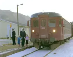 Dieselmotorvogn BM 86 20 med persontog fra Kongsberg til Rød