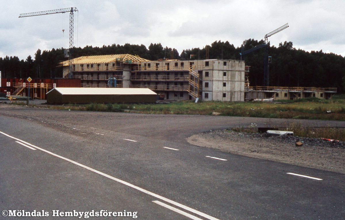 Hus i Östra Balltorp, Mölndal, under byggnation, år 1980. K 4:12.