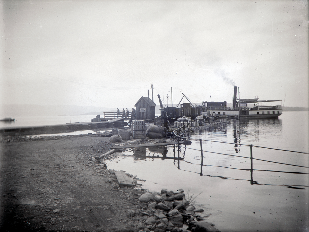 Hamar, Jernbanebrygga i Hamarbukta, Mjsøflommen 19127, mjøsbåten D/S Hamar, jernbaevogner, melkespann, varetransport, 14. juli vannstand 8,24 meter,