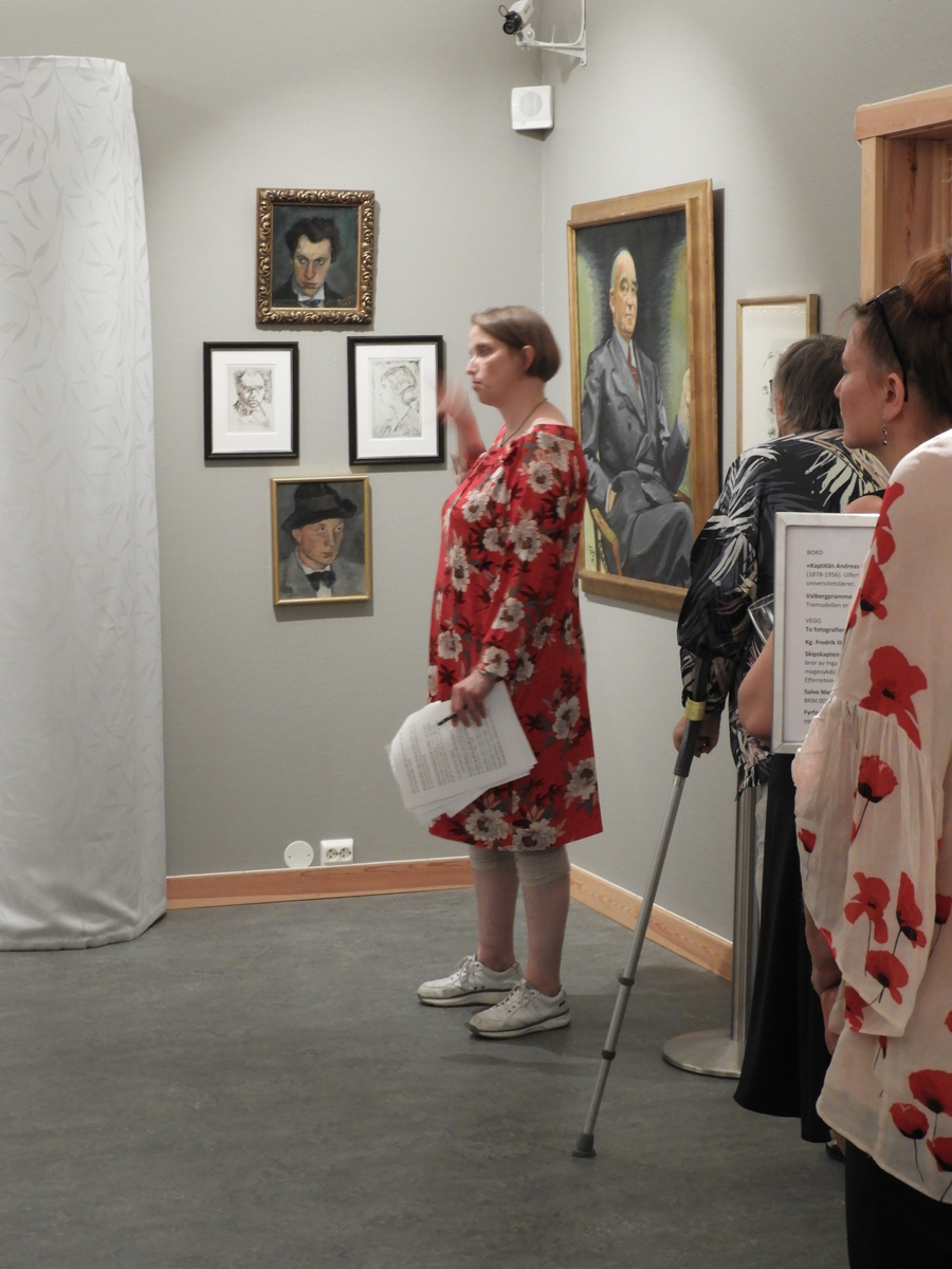 Ingrid Brustad, daglig leder av Berg-Kragerø Museum åpner utstillingen "som i et speil" 17.06.2021
