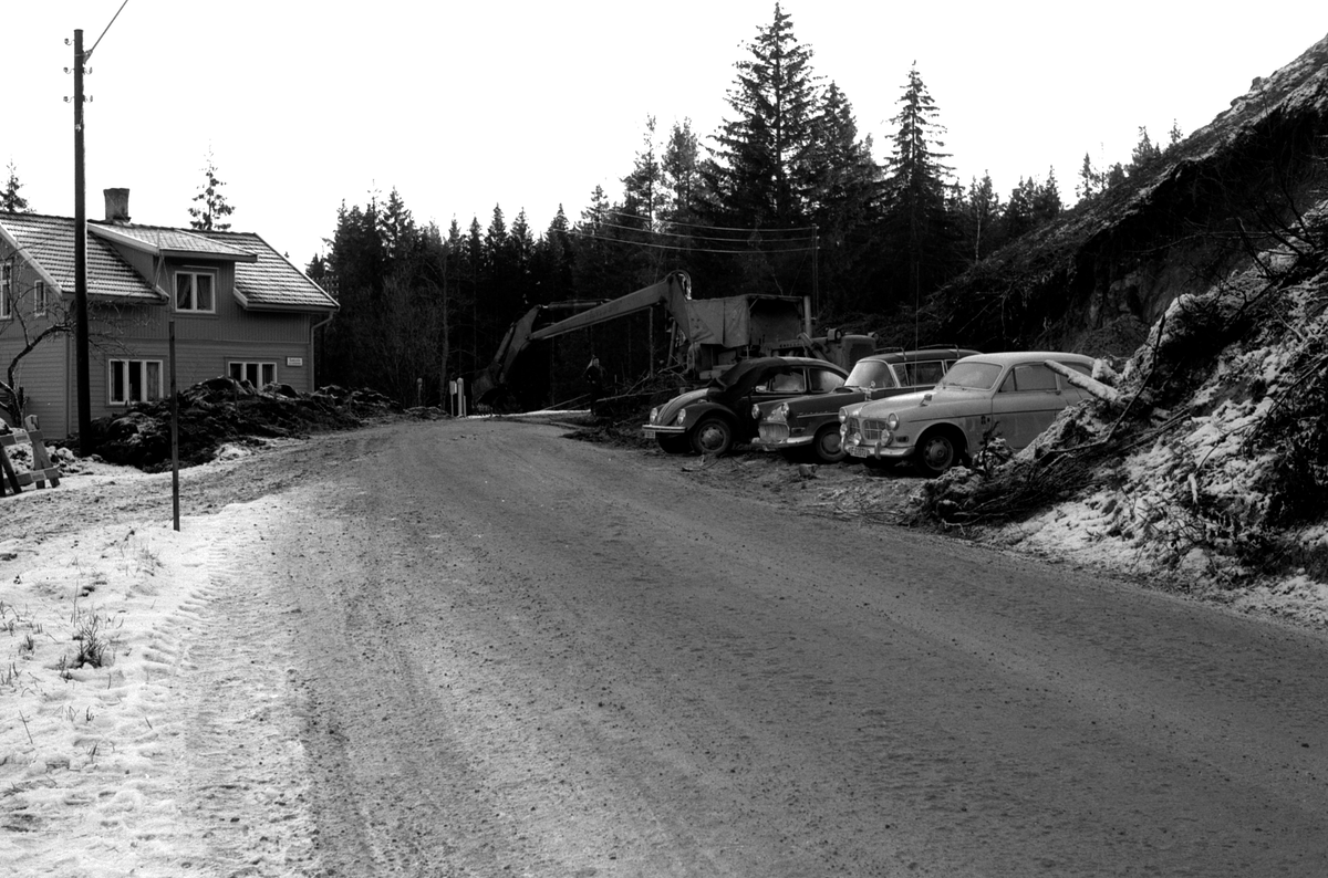 Veien i forbindelse med bygging av ny bru over Kobberbergelva i Lysmyra, på veien mellom Labro og Hedenstad kirke. Åpnet 1968-69.