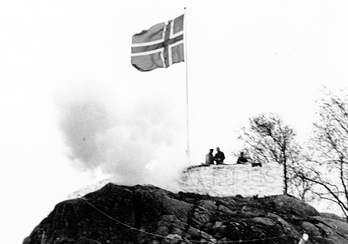 Kanonen fyres av på Gunnarsholmen 1979.