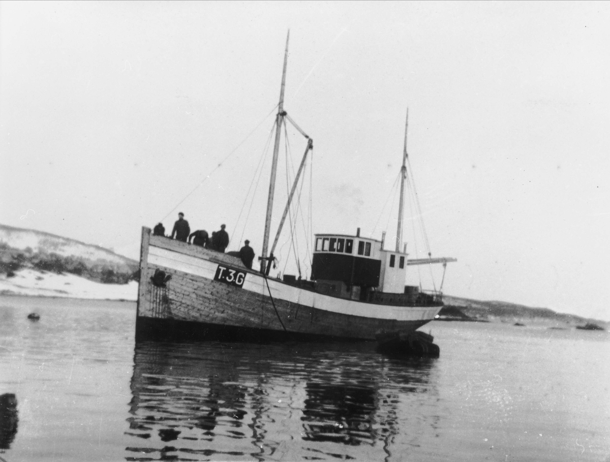 M/K "Avance" ved Danielsens båtbyggeri.