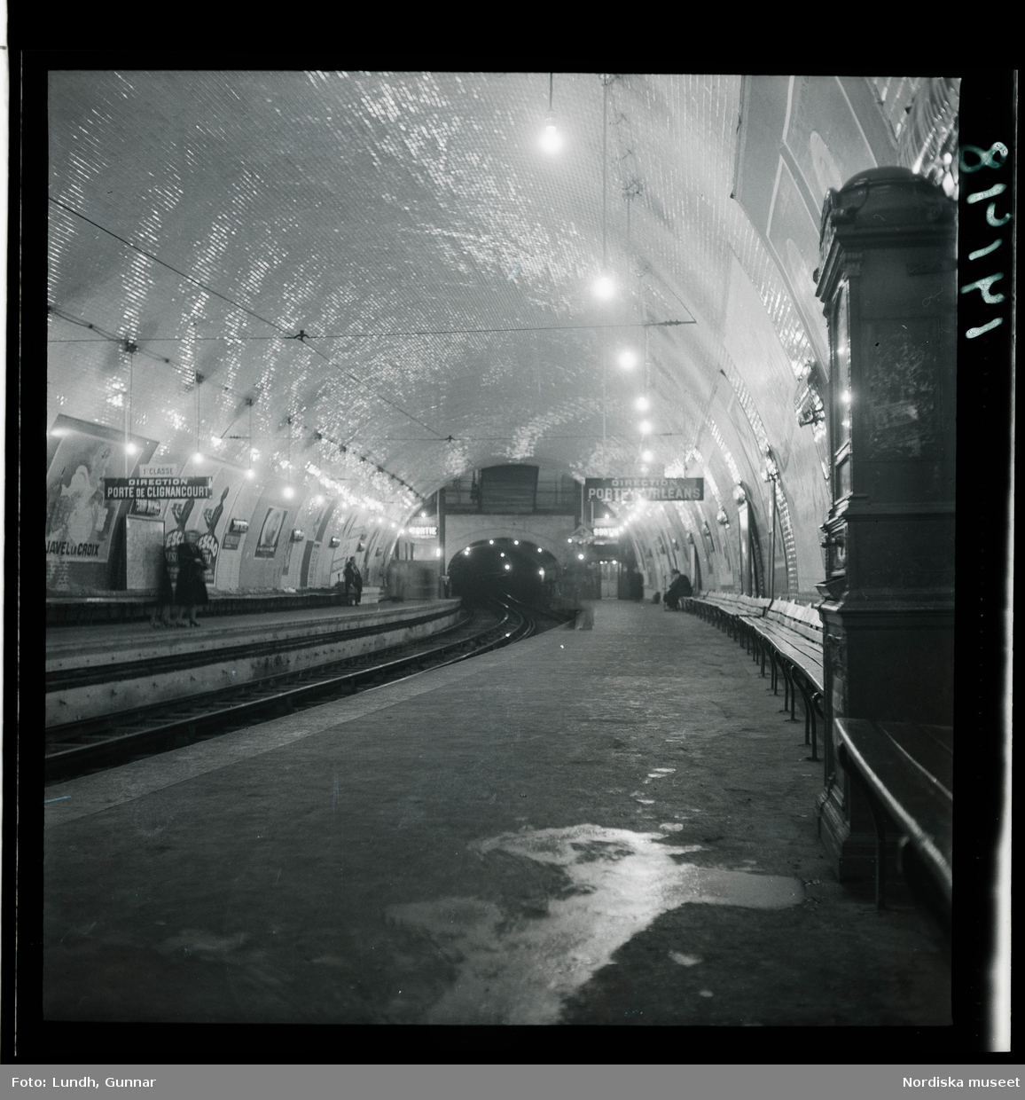 1950. Paris. Tågstation
