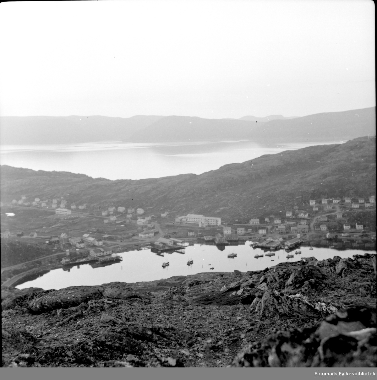 Havøysund 1957, sett fra fjellet Sukkertoppen.