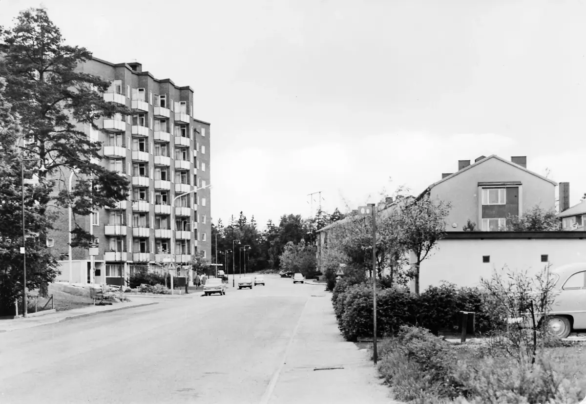 Annebodavägen, Älvsjö.  ; BHF studiecirkel ht 2016:
Blomsterfondens hus ca 1970