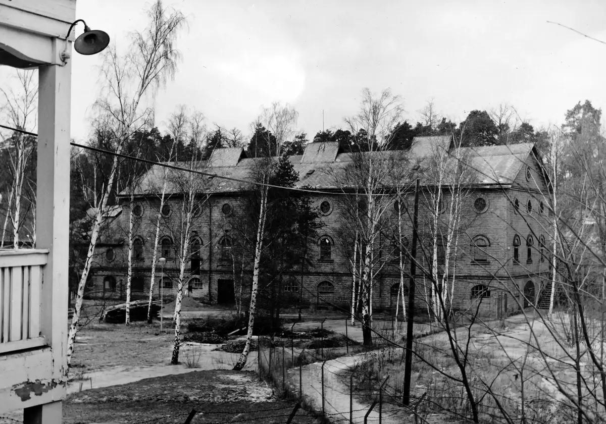 Fabrik vid Vinterviken. 
Fotograf: Stig Jonsson ; BHF studiecirkel vt 2017:
Svavelsyrafabriken, nu restaurang.