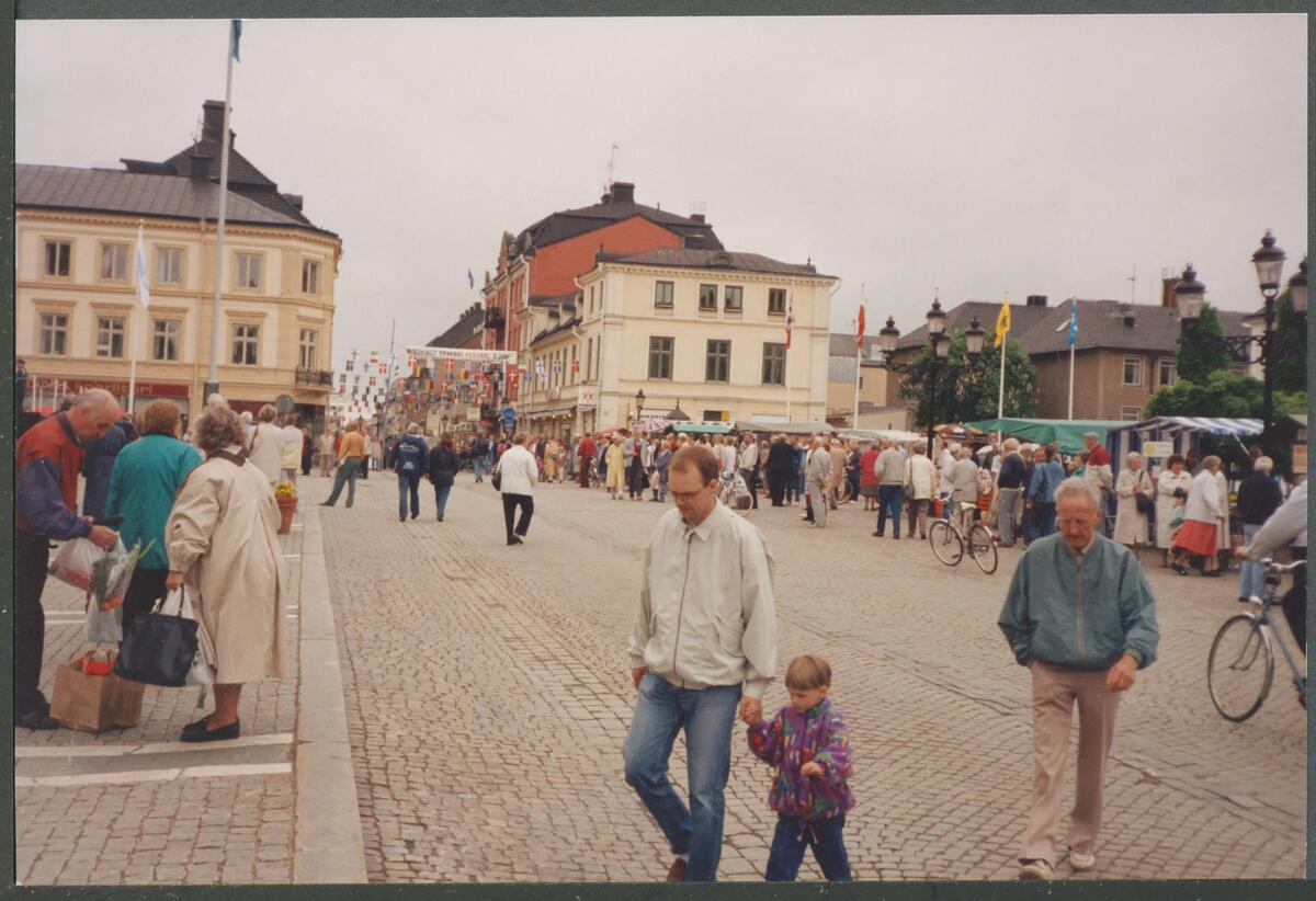 Bussresa 1994 till Nynäs och Nyköping. Stora torget. 
Foto: Neida och Stig Jonsson.