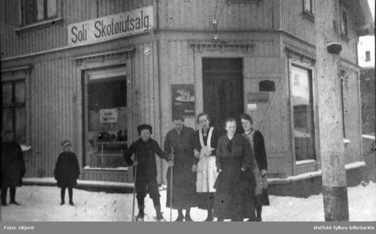 Soli Skotøiutsalg i Pellygata i Sarpsborg i 1920-åra. Innehaver var Ole Næss.
