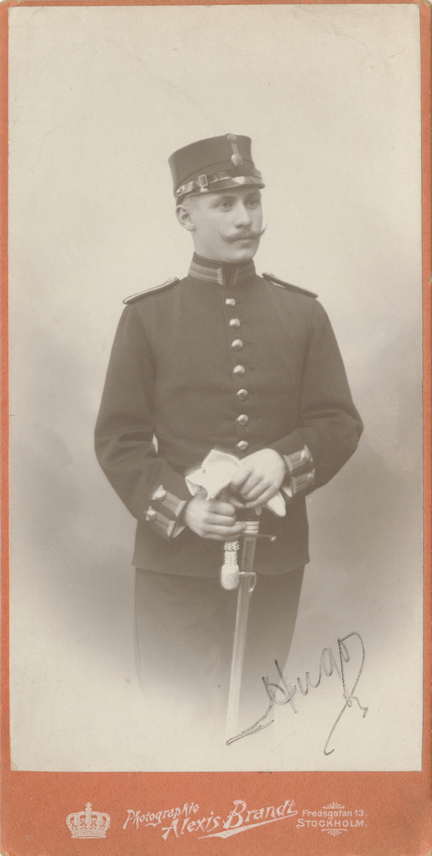 Porträtt av Hugo Strandberg, officer vid Norrbottens regemente I 19.