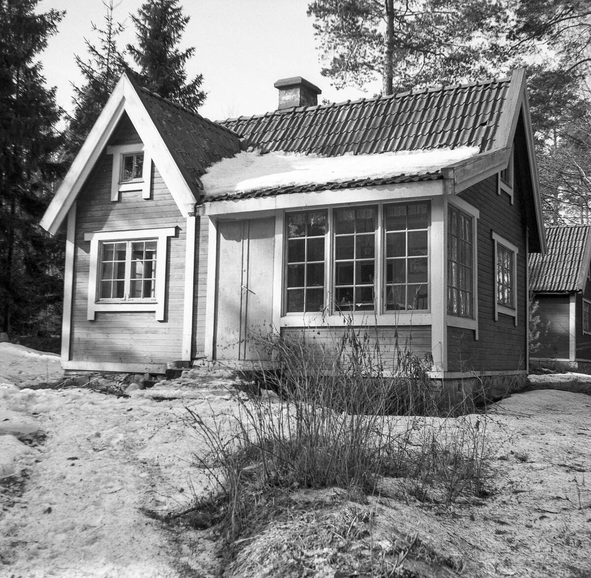 Sommarstuga på Sippvägen. Stugan uppförd på 1920-talet av Bror Lindberg.