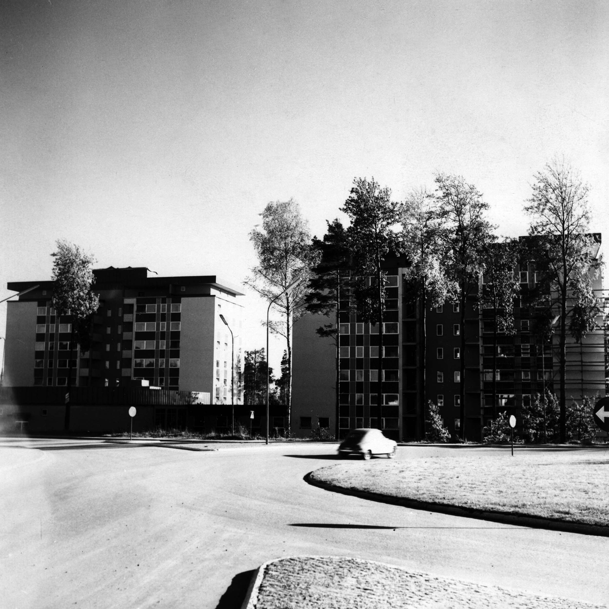 Husen inramas av Malmabergsgatan, Björskogsgatan och Släggargatan i Västerås.