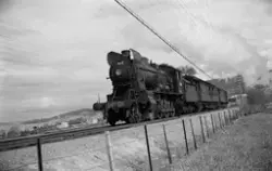 Damplokomotiv type 30c nr. 466 med persontog til Trondheim i
