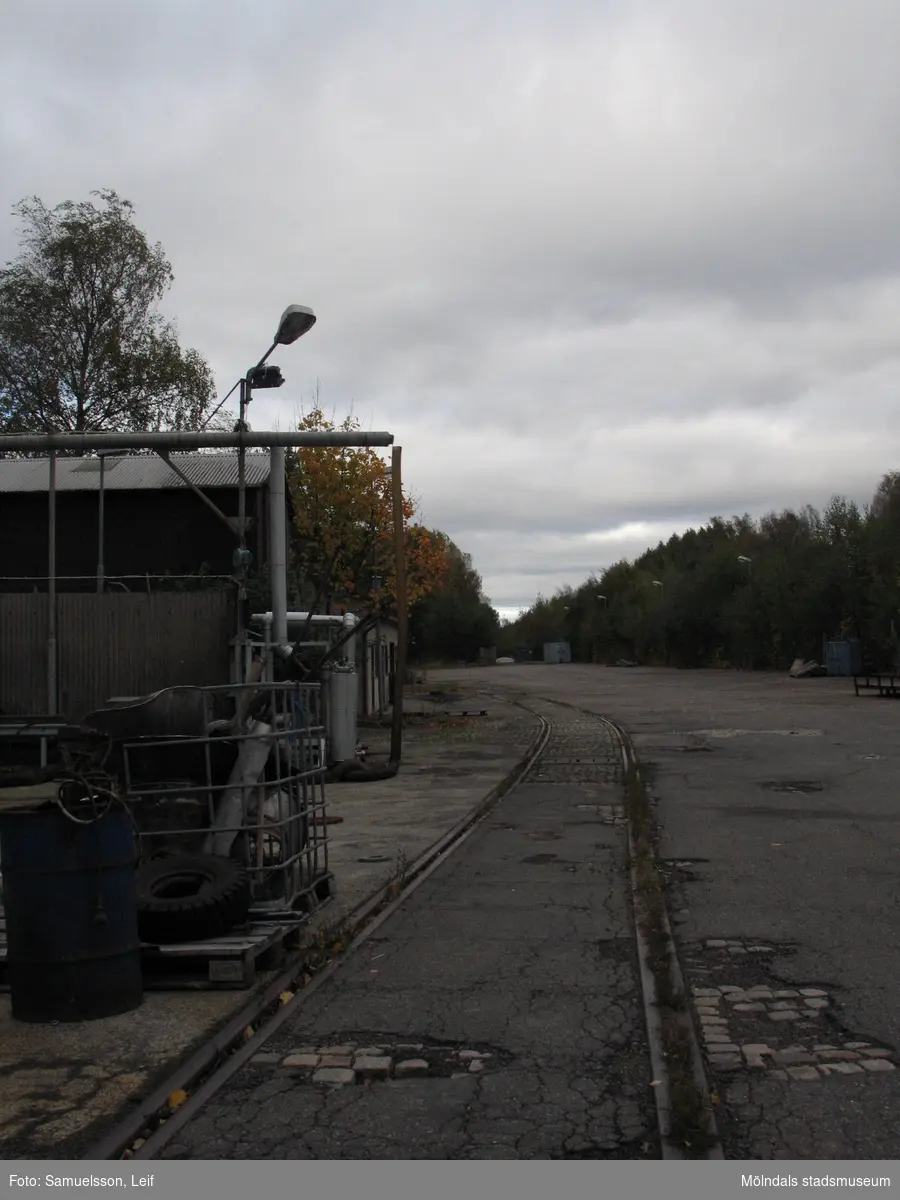 Järnvägsspår vid Soabs industrianläggning i Mölndals Kvarnby, år 2007. Anläggningen användes vid fototillfället av Hexion Speciality Chemicals Sweden AB.