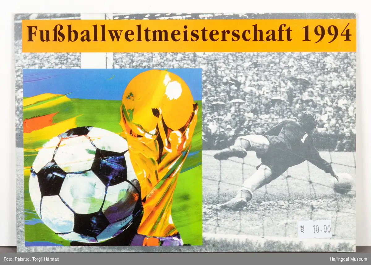 En folder med to tyske frimerker fra 1994 i forbindelse med Fotball-VM i USA samme år. Folderen viser og en samling fotografier som skal minnes tidligere tyske fotball bragder i 1954, 1974 og 1990.