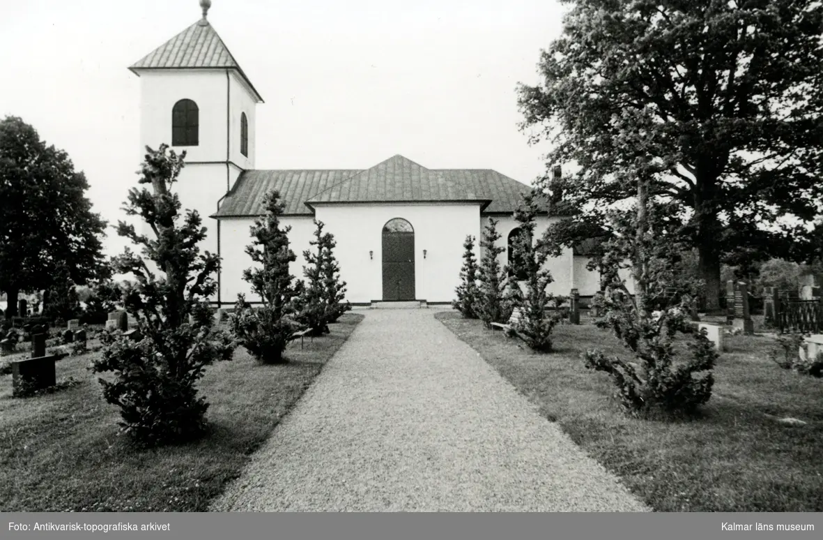 Hälleberga kyrka före branden 1976.
