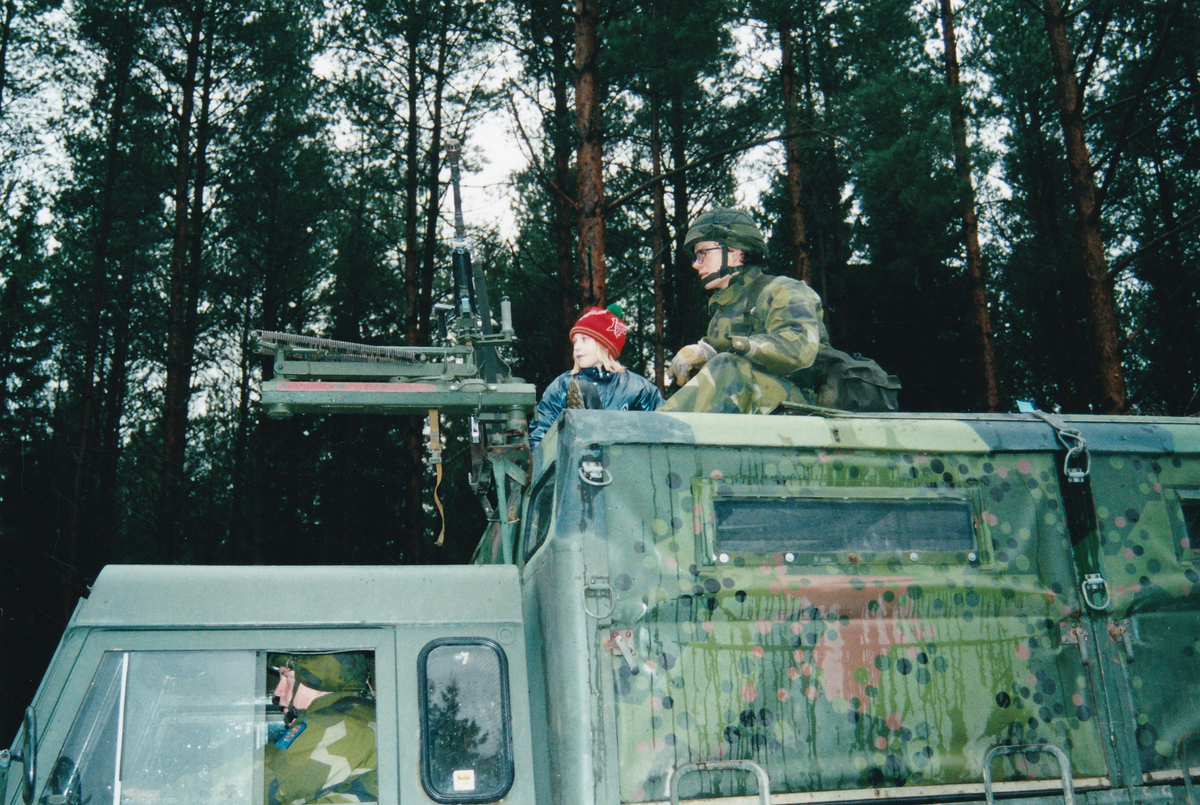 Besöksdag i fält vid Göta Trängregemente 2002.
