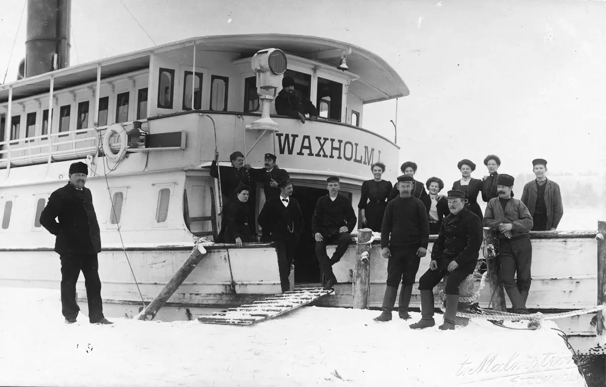 Besättningen ombord på Waxholm I på 1920-talet.