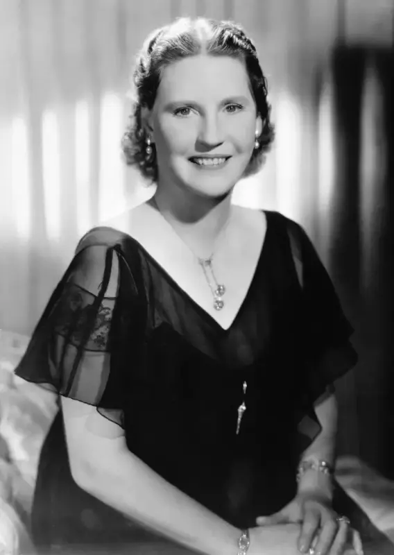 Portrett av Kirsten Flagstad i studio, Paramount Studios November 1937.