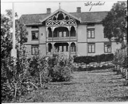 Postkort fra 1910 med våningshuset på gården Helgestad Store
